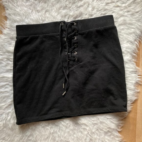 Forever 21 Dresses & Skirts - Forever 21 Black Miniskirt With Front Ties